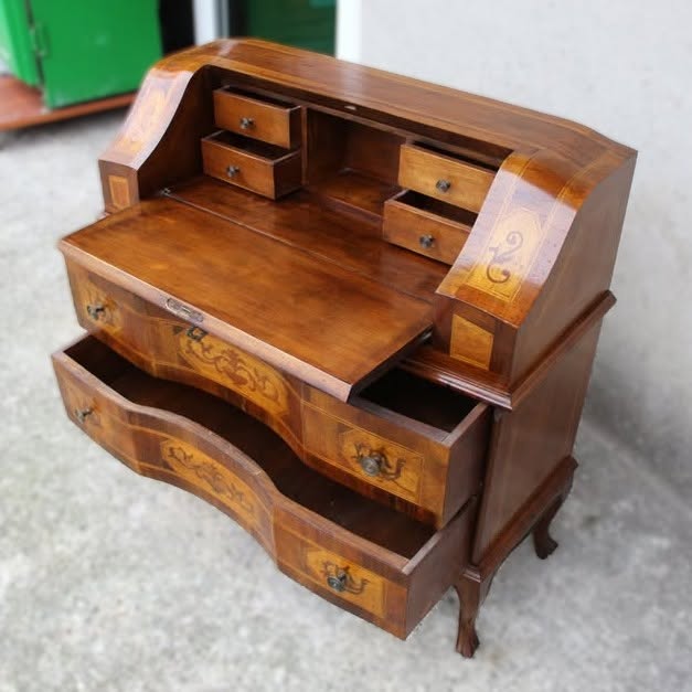 Secretaire a ribalta o ribaltina, stile Luigi XV - immagine 2
