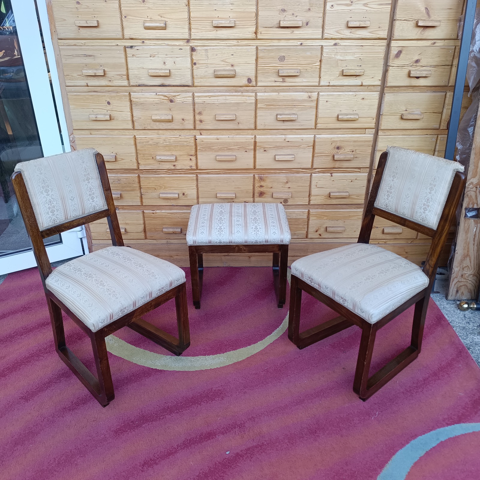 Set vintage Art Déco - due sedie e uno sgabello